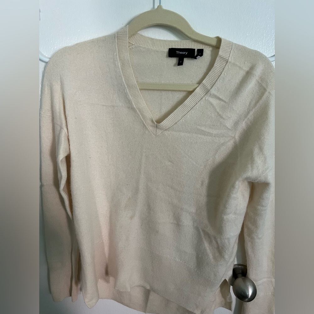 Theroy 100% cashmere sweater